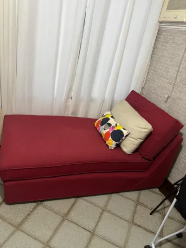 chaise em tecido vermelho