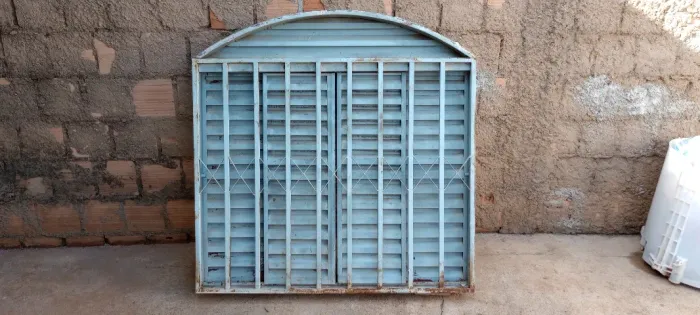 Janela de Ferro com Grade em Valparaiso