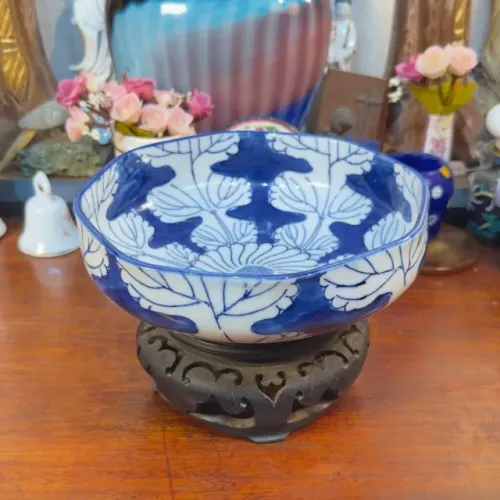 Tigela em Porcelana M-C Japan.