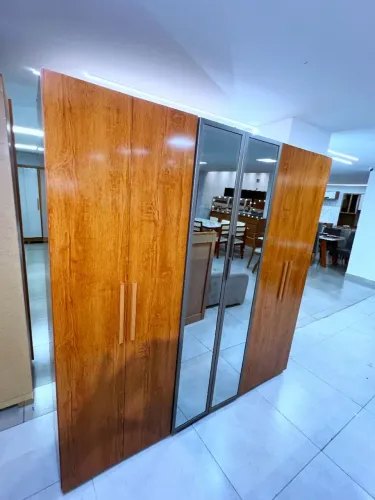 Roupeiro 6 portas 100%mdf portas centrais em vidro reflect com LED Novo a pronta entrega