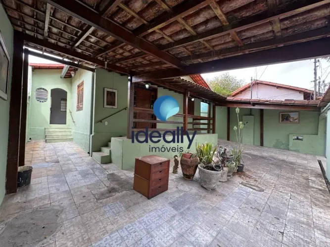 Casa 3 Quartos, 1 Suíte, 4 Vagas de Garagem, no Bairro Alípio de Melo