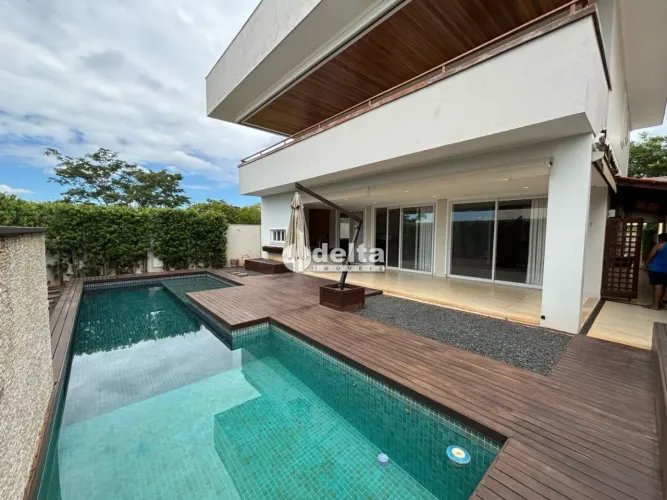 Casa no condomínio Jardins Gênova disponível para venda em Uberlândia-MG