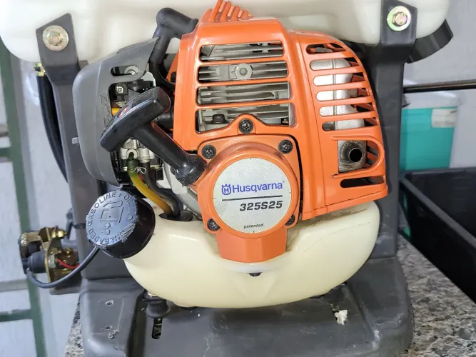 Pulverizador Husgvarna 325S25 semi novo gasolina 2 tempos