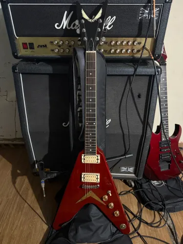 Guitarra Dean V Chicago Series Dimarzio