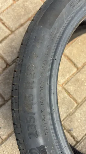 Pneu 235/45 aro 20
