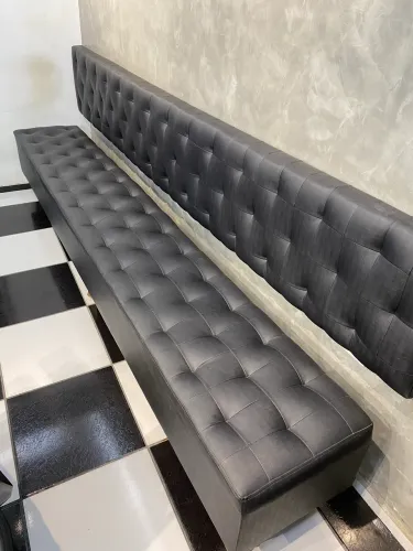 Vende-se sofá,com encosto fixo na parede