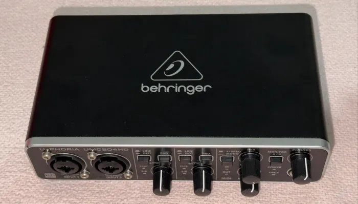 Interface Áudio Behringer Umc 204hd