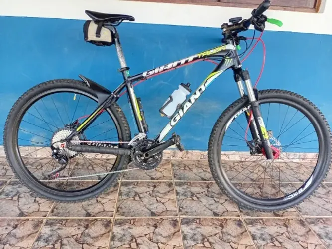 Bicicleta Giant Aro 26 Tam M - Shimano Deore xt 10v e Suspensão Rockshox com travas