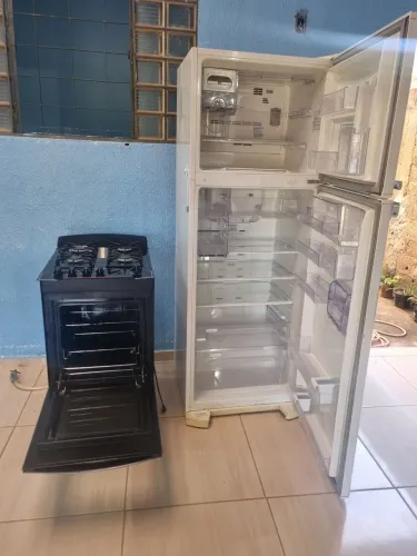 Geladeira é fogão semi novos