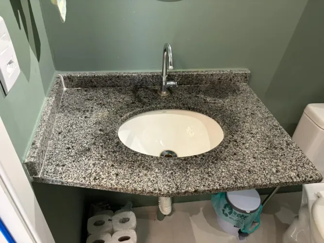 Bancada de banheiro em granito