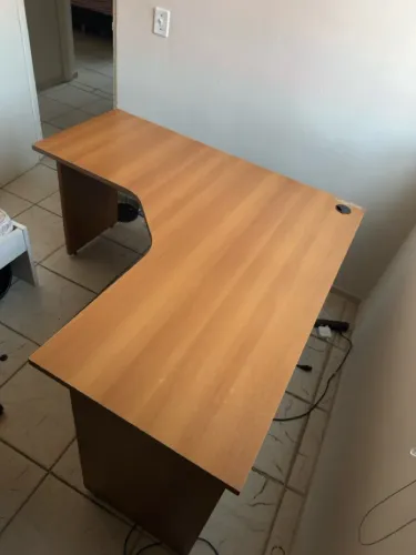 Mesa de escritório em L firme
