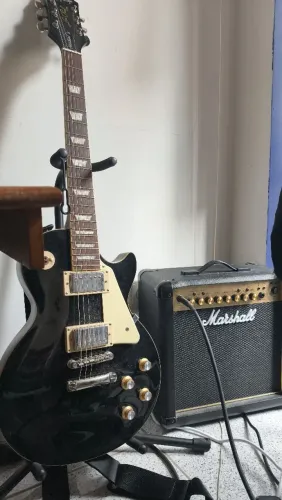 Marshall mg15fx