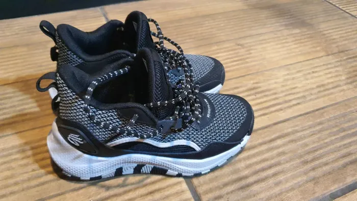 Tenis de Basquete Infantil Curry Under Armour Número 34 Br