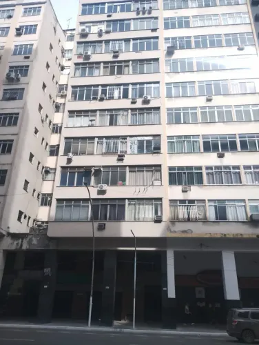 Ampla kitnet / Conjugado com 01 quarto, cozinha e banheiro no Centro - Niterói - RJ