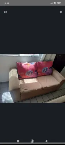 2 sofá de dois lugares modelos diferentes mas acompanhanda as almofadas e as capas