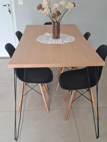 Mesa, rack e aparador duas portas