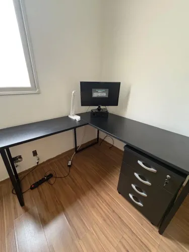 Mesa de escritório + Gaveteiro