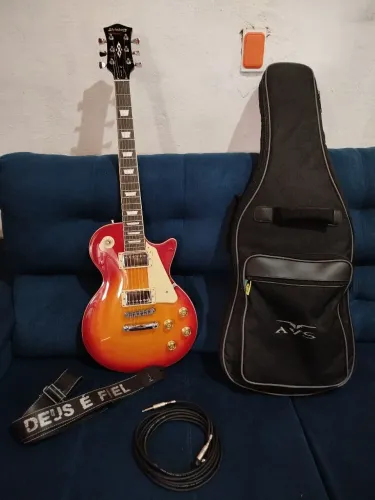Guitarra Strinberg LPS230 semi-nova com bag, cabo e correia e já regulada
