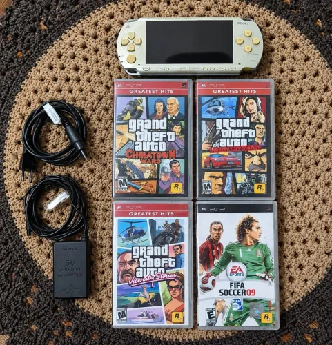 Vende-se PSP-1000 + 4 Jogos