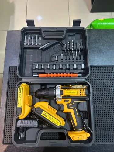 Furadeira/ Parafusadeira Sem fio 48V com duas baterias + maleta e acessórios 