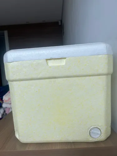 Caixa Térmica de Isopor Grande - Aproximadamente 90 Litros