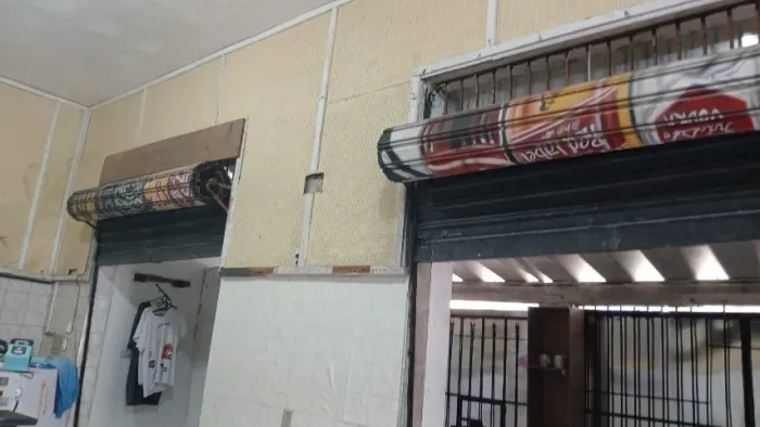 2 - Portões de Aço de enrolar 2x3m usada