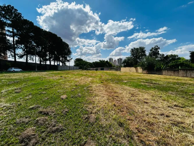 Terreno de 2327m² à venda - Jardim Canadá