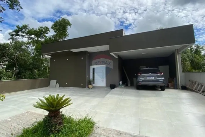 CASA A VENDA - CONDOMÍNIO ARUJÁ HILLS III - 3 SUÍTES - 4 VAGAS - ARUJÁ - SP