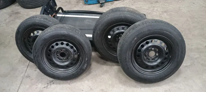 Rodas aro 14 VW 4X100 originais de Santana pneus novos 