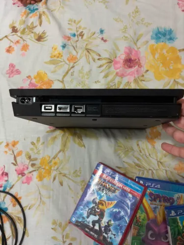 PS4 Slim - Excelente Estado |