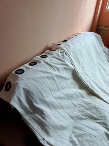 Cortina para sala, 2 peças medindo 1.80 largura X 2.50 de altura. As duas peças R$200,00.