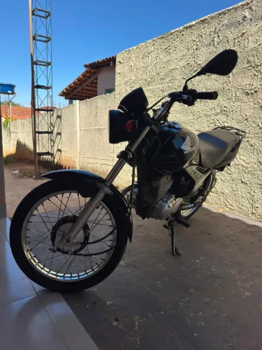 *Moto bem conservada