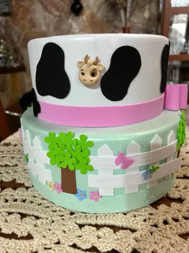 Bolo fake motivo fazendinha