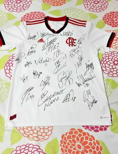Blusa autografada flamengo