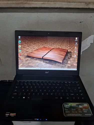 Notebook Sim + 8 gigas HD 500 Windows 10 64 bits só pega na tomada rolo em celular 
