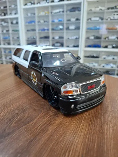 Miniatura Police Jada 1/24 Gmc Yukon Denali 