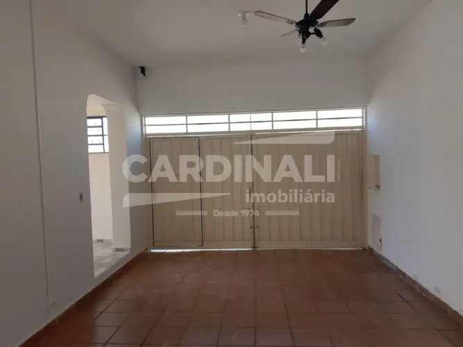 Casa com excelente localização próximo supermercados e comércios.