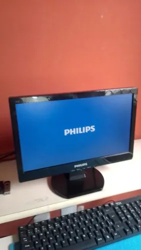 Monitor Philips 160E, VGA, usado em excelente estado de conservação.