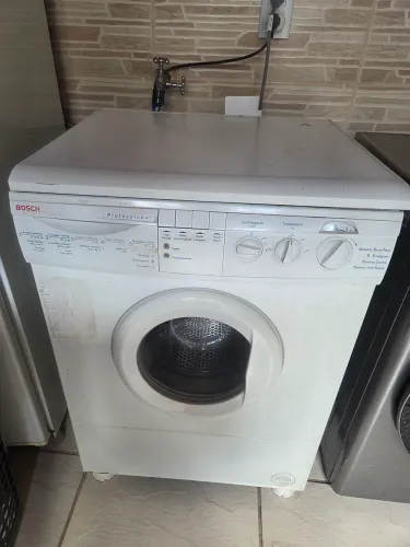 Passo máquina de lavar roupas usada com problema no cubo.