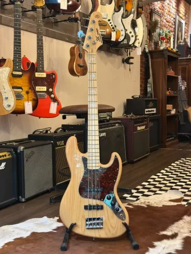Baixo SX Jazzbass + Malagoli custom 60