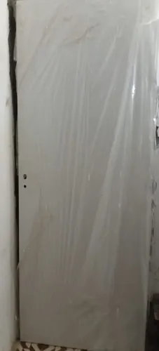 Porta para quarto ou sala 90 de largura e 2,80 de altura.