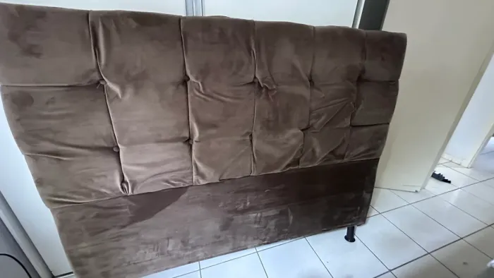 VENDO: Cabeceira de Cama Estofada Capitone / Suede Marrom