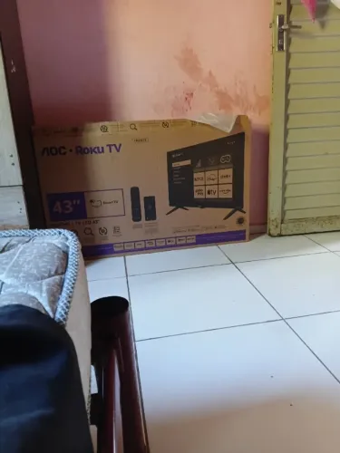 To vendedor um televisão da marca Aoc roku 43 Led, mas está com displey queimado