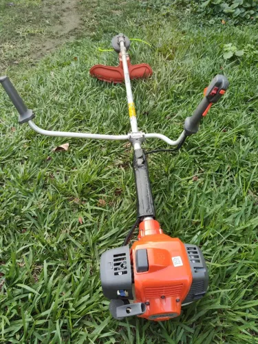 Roçadeira Husqvarna 143RS profissional na garantia