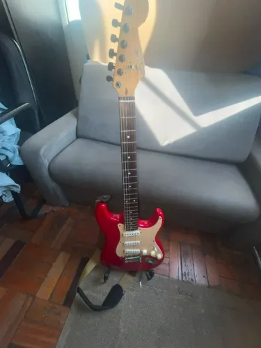 GUITARRA FENDER SQUIER STRATOCASTER VERMELHA