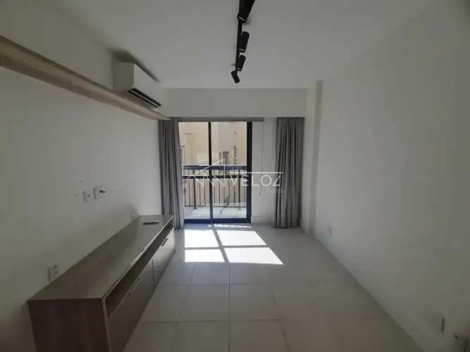 Flat - / Residencial / Laranjeiras