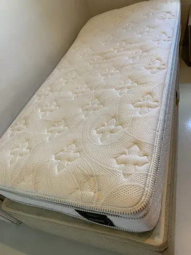 Colchão solteiro + cama box 