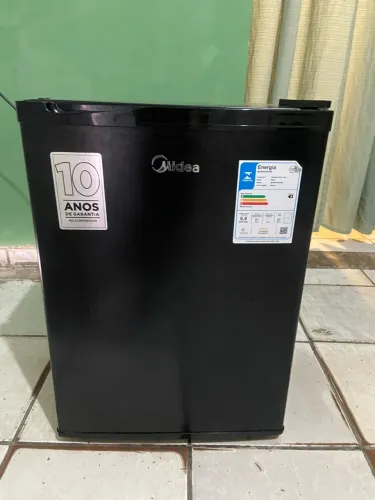 FRIGOBAR 62 L PRETO MIDEA INVERTER