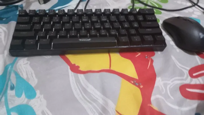 Teclado 60% e mouse sem fio