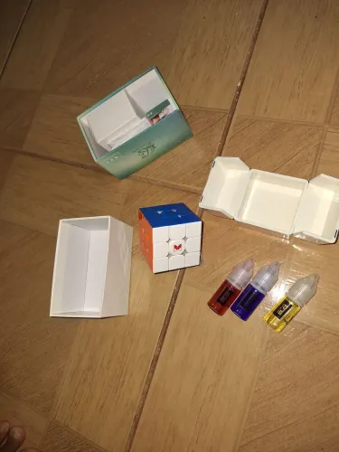 Cubo Mágico Tornado V4 Flagship + Kit 3 Lubrificantes Cuber
